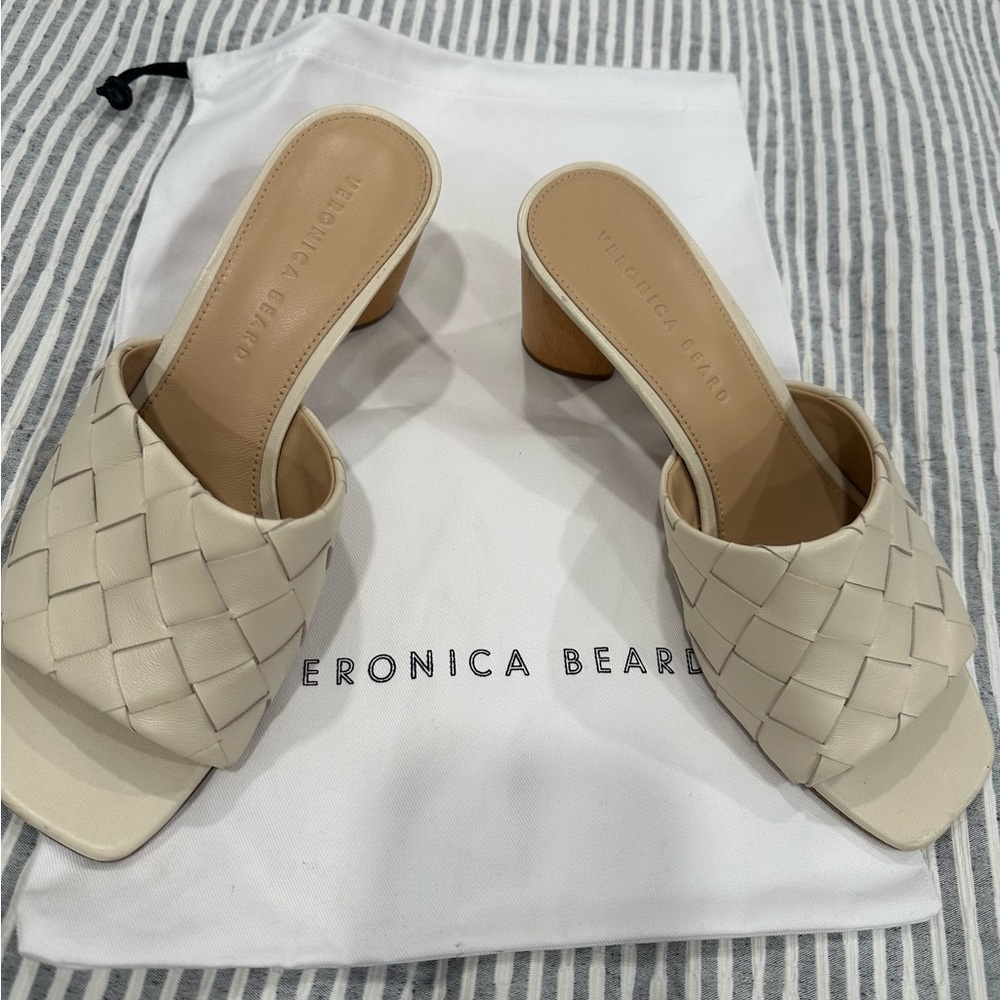 Veronica Beard beige sandals size 7.5